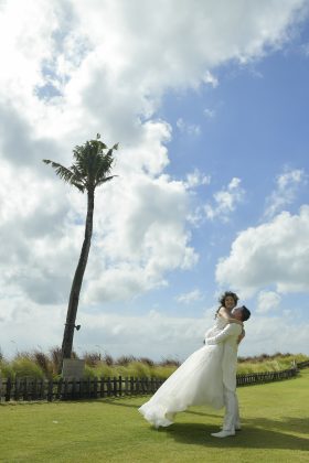 【Wedding Report】トロピカルリゾートに映えるブライズルック