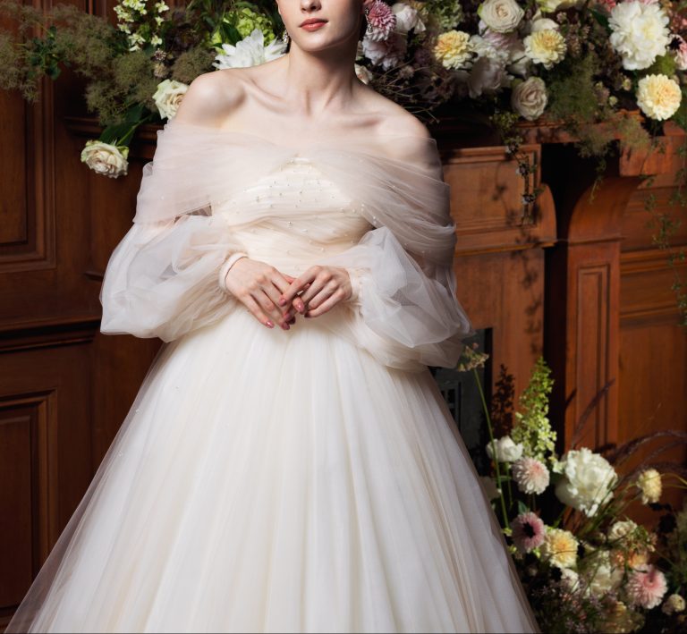BELLES ANNEES with embroidery　03ｰ70511 Stephan Rolland　ステファンローラン　ウェディングドレス　weddingdress wedding dress ウェディング　袖付きドレス