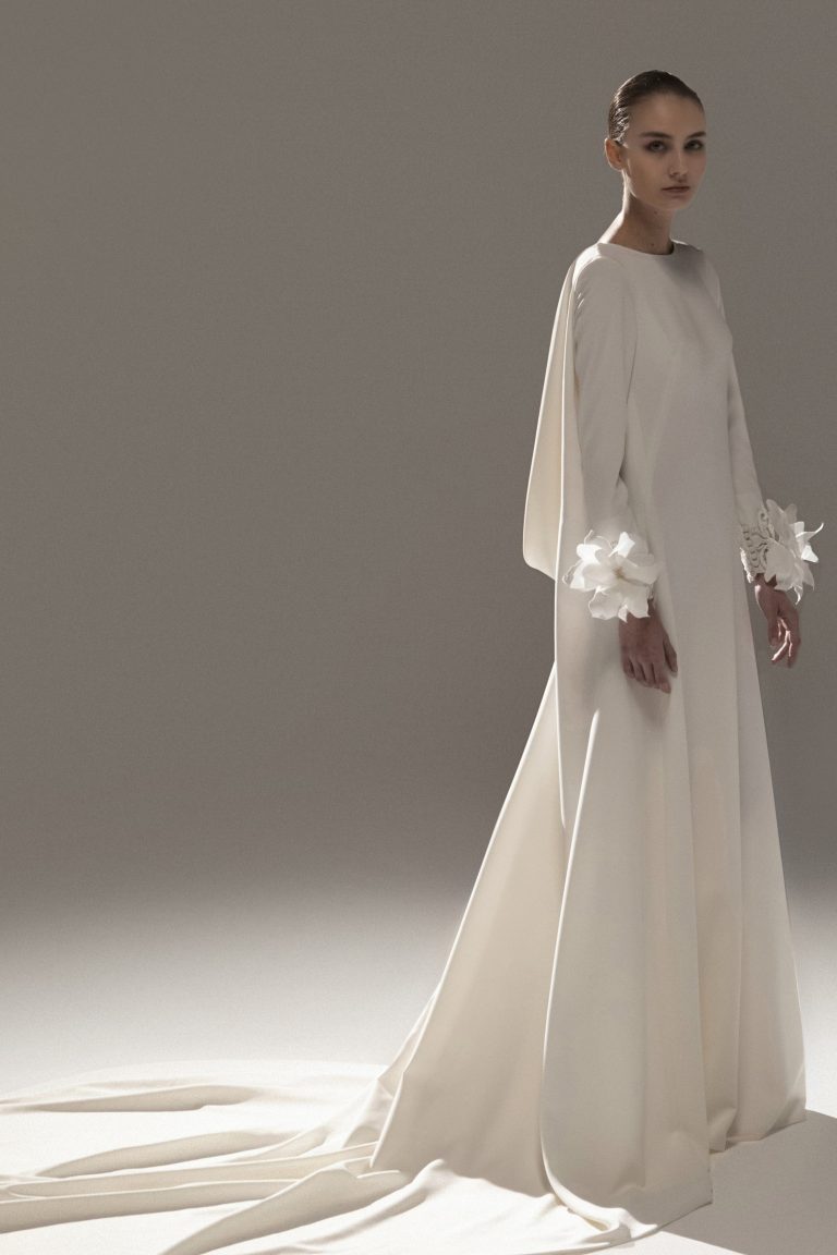 VIVRE POUR VIVRE with embroidery 　STEPHANE ROLLAND 　ステファンローラン　ステファン　ローラン　ロングスリーブ　長袖　フラワーモチーフ　スレンダー