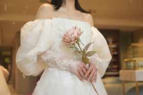 【ドレス紹介】自然豊かなガーデンウェディングにおすすめのALENA LEENA（アリーナリーナ）のドレス