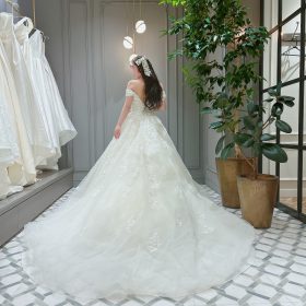 おすすめドレスのご紹介=ELIE SAAB(エリー・サーブ)で叶える大人フェミニンコーディネート＝