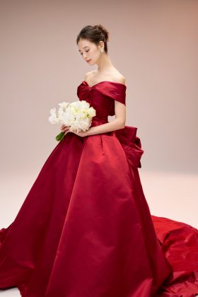 【New in！】気品あふれる唯一無二のカラードレスesum(エスム)の”Claire W (クレア ワイド)”