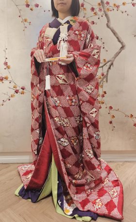 おすすめ色打掛のご紹介 =手絞り菱取向鶴刺繍=